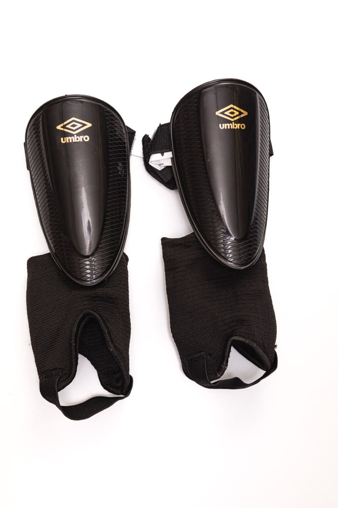 Caneleira-De-Futebol-Umbro-Preto