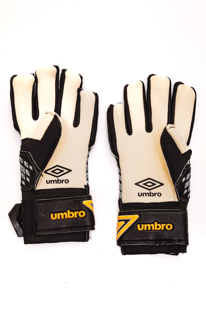 Luva-Goleiro-Umbro-Preto-