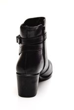 Bota-Zapattero-0890-Preto