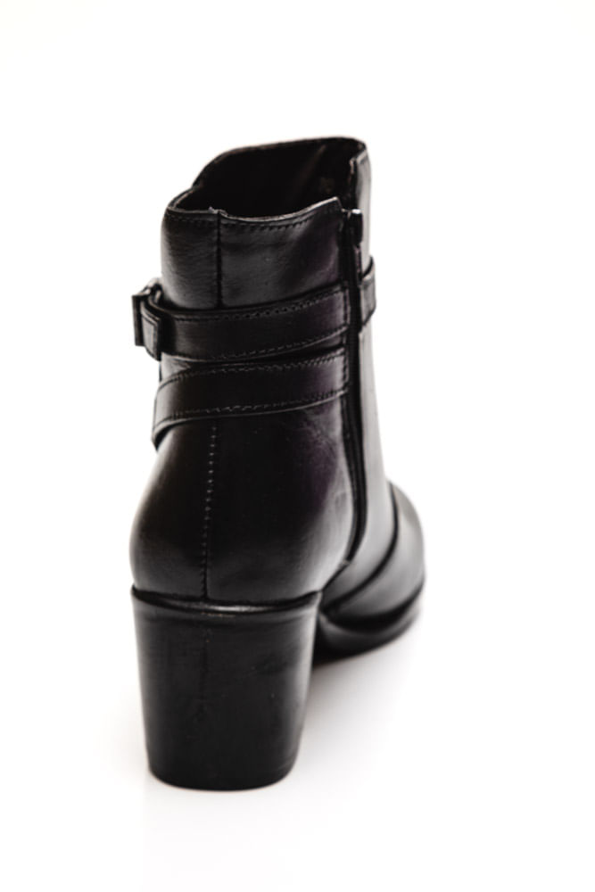 Bota-Zapattero-0890-Preto