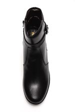 Bota-Zapattero-0890-Preto