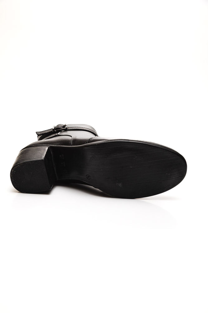 Bota-Zapattero-0890-Preto