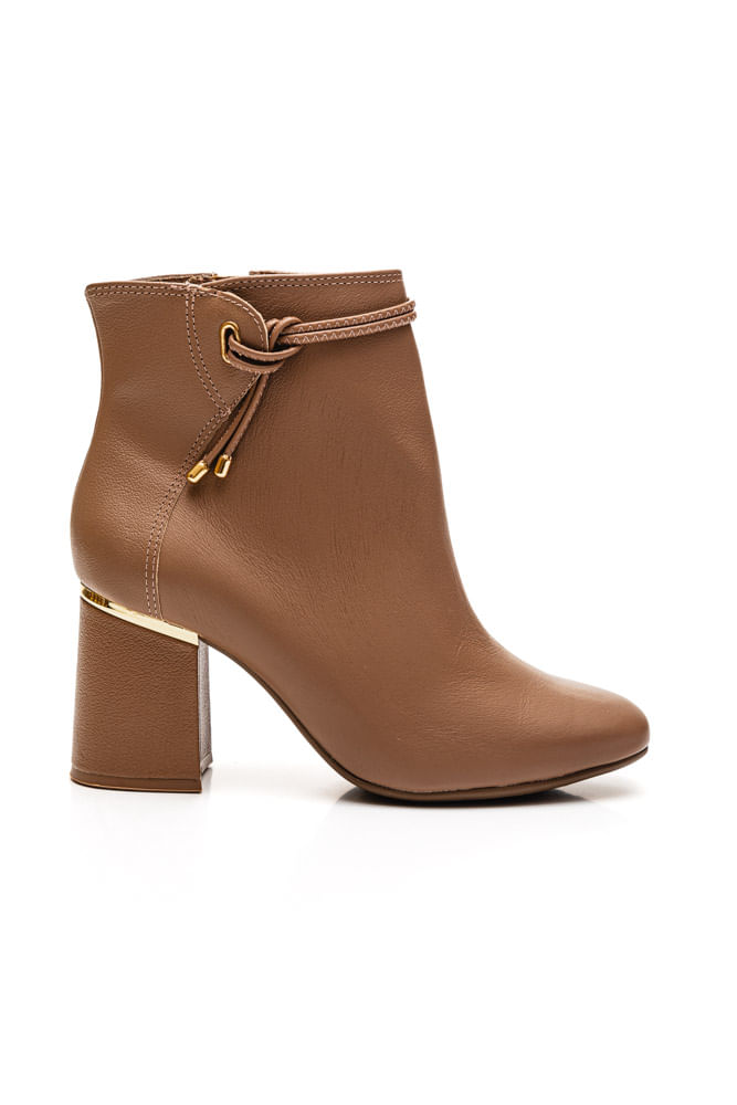 Bota-Via-Marte-De-Salto-Alto-Feminina-Em-Couro-057-006-02-Bege