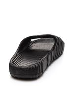 Chinelo-Yvate-2023new-Preto