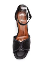 Sandalia-Dakota-De-Salto-Bloco-Feminina-Vazados-A-Laser-Y8311-01-Preto