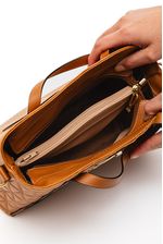 Bolsa-Vizzano-Tote-Acolchoada-Feminina-Alca-Dupla-E-Detalhe-Corrente-10070.5-Caramelo