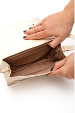 Bolsa-Beira-Rio-Flap-Feminina-Botao-Magnetico-80018.3-Off-White