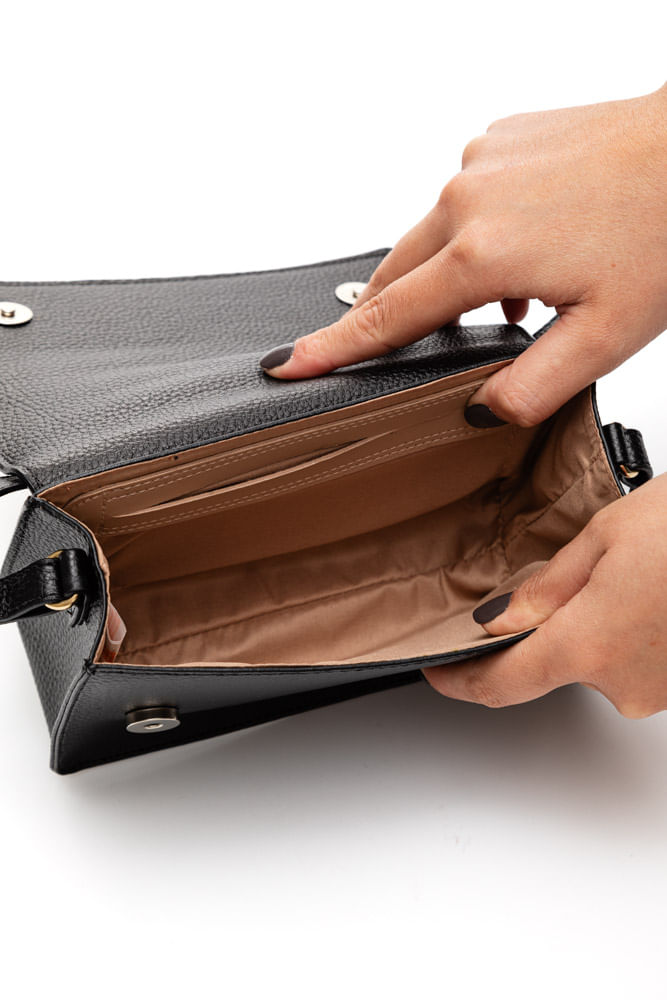 Bolsa-Beira-Rio-Flap-Feminina-Botao-Magnetico-80018.3-Preto