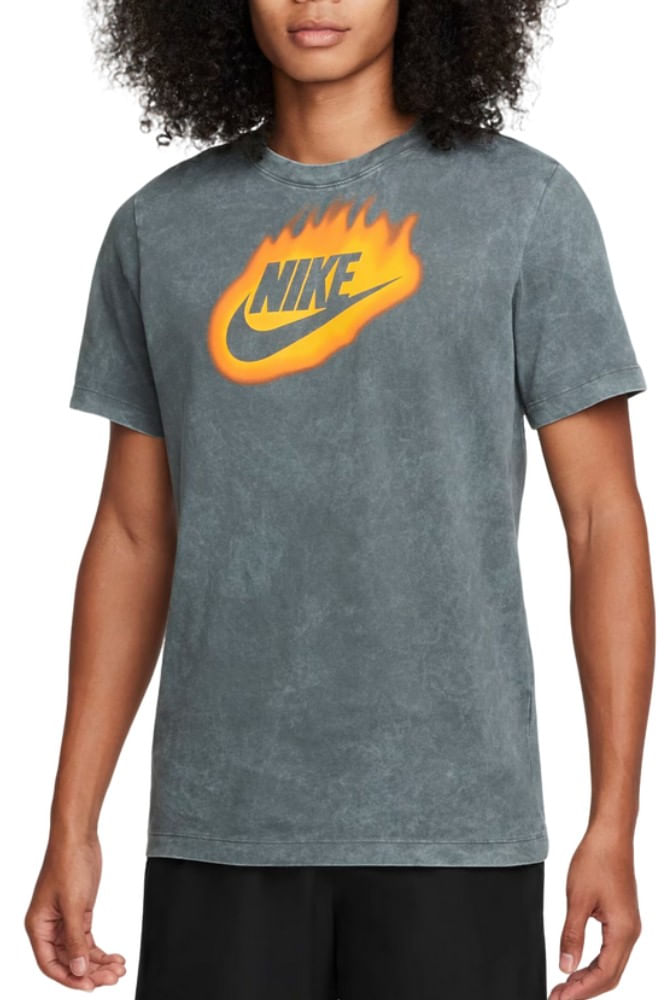 Camiseta-Nike-Sportswear-Dna-Masculina-Corrida-Hf6162-071-Cinza