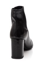 Bota-Cha-De-Mel-Chelsea-Cano-Curto-Feminina-Verniz-Molhado-8439.88641-Preto