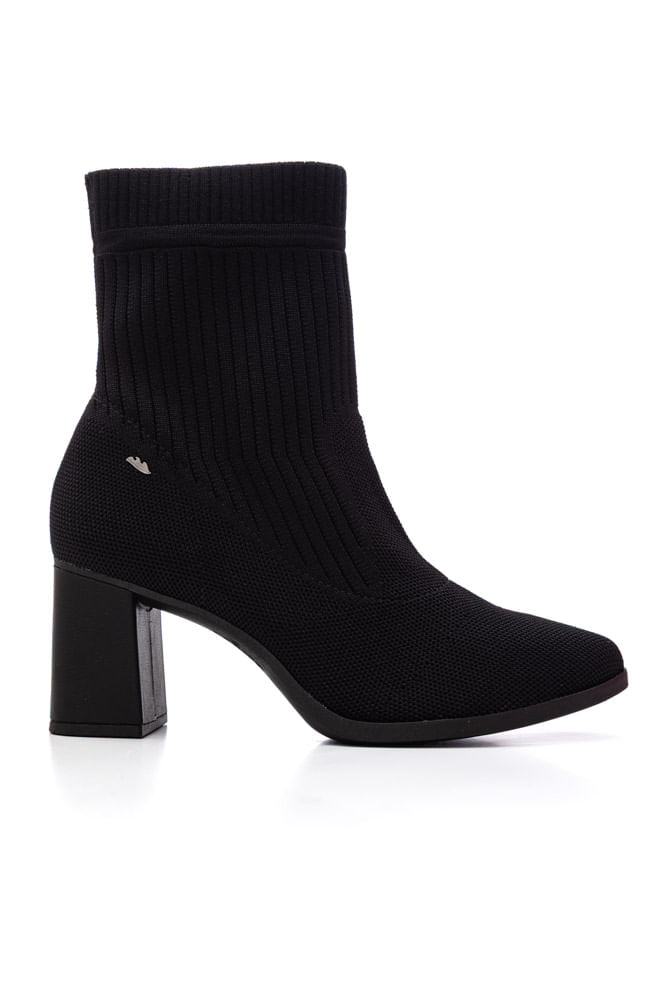 Bota-Dakota-De-Cano-Longo-Feminina-G9906-01-Preto