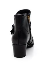 Bota-Pegada-280902-06-Preto