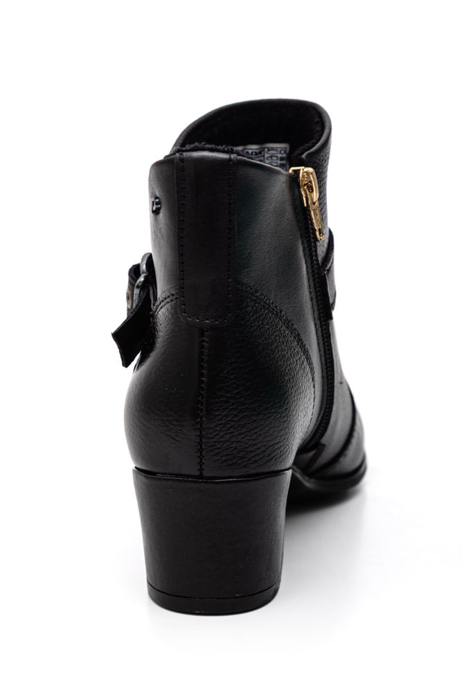 Bota-Pegada-280902-06-Preto