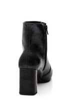 Bota-Ramarim-De-Cano-Baixo-Feminina-Salto-Com-Detalhe-Dourado-2560101-01-Preto