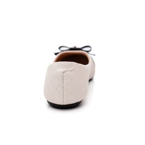 Sapatilha Sua Cia Bico Redondo Feminina Verniz  8303.15942 Off-White