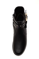 Bota-Comfortflex-Cano-Curto-Rasteira-Feminina-Ziper-Lateral-2592302-07-Preto