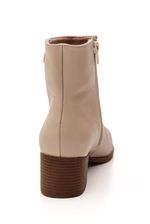 Bota-Social-Via-Marte-Cano-Baixo-Couro-Atenas-Feminina-231-007-01-Bege