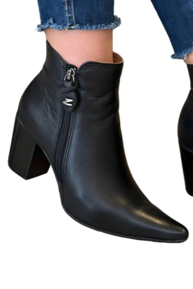 Bota Dina Mirtz Bota Dina Mirtz Cano Curto Feminina Em Couro Preto
