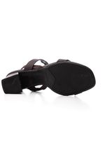 Sandalia-Beira-Rio-Salto-Baixo-Feminina-Esferas-Douradas-8536.104-Marrom