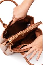 Bolsa-Transversal-Via-Marte-B1-202-01-Marrom