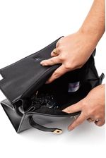 Bolsa-Transversal-Via-Marte-B1-205-01-Preto
