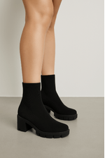 Bota-Via-Marte-Cano-Baixo-Feminina-Em-Tecido-001-004-01-Preto