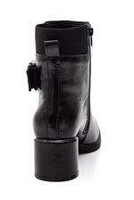 Bota-Bottero-Cano-Baixo-Feminina-Em-Couro-Com-Fivela-371103-Preto