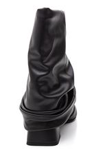 Bota-Cha-De-Mel-Cano-Medio-Feminina-Lapela-Slouchy-Z6418.28262-Preto