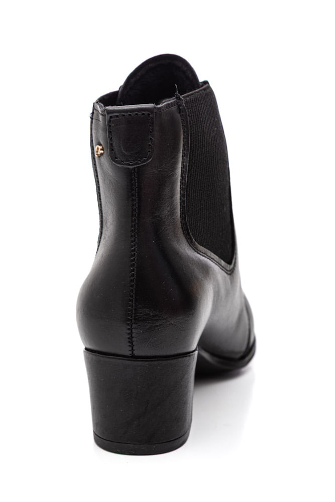 Bota-Pegada-280903-Preto