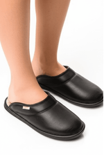 Pantufa-Chinelo-Kature-Unissex-Peluciada-407.160-Preto