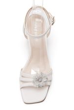 Sandalia-Via-Marte-Salto-Medio-Feminina-Enfeite-De-Flor-100-004-01-Branco