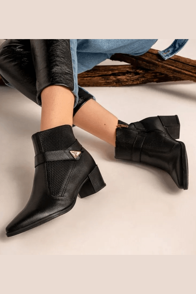Bota-Pegada-Bico-Fino-Feminina-Couro-280507-05-Preto