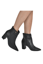 Bota-Via-Marte-Casual-Feminina-Em-Couro-236-006-01-Preto