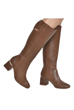 Bota-Via-Marte-Cano-Alto-Montaria-Feminina-Couro-243-006-01-Marrom