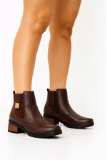 3363780Bota-Cha-De-Mel-Cano-Curto-Feminina-Elastico-8605-Marrom