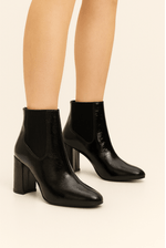 Bota-Cha-De-Mel-Chelsea-Cano-Curto-Feminina-Verniz-Molhado-8439.88641-Preto