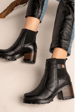 Bota-Pegada-Cano-Curto-Feminina-Em-Couro-Levels-281309-05-Preto