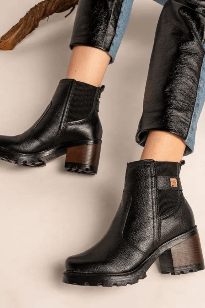 Bota-Pegada-Cano-Curto-Feminina-Em-Couro-Levels-281309-05-Preto