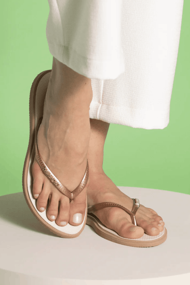 Chinelo-De-Dedo-Havaianas-Slim-Point-Ouro