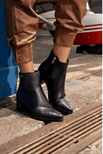 Bota-Pegada-Em-Couro-Cano-Baixo-Feminina-Verona-280502-05-Preto