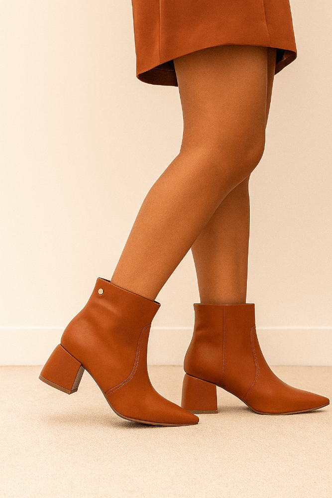 Bota-Bottero-Cano-Curto-Feminina-Couro-362101-Caramelo