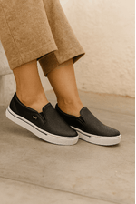 Tenis-Via-Marte-Slip-On-Feminino-Napa-Metalizada-016-009-01-Preto