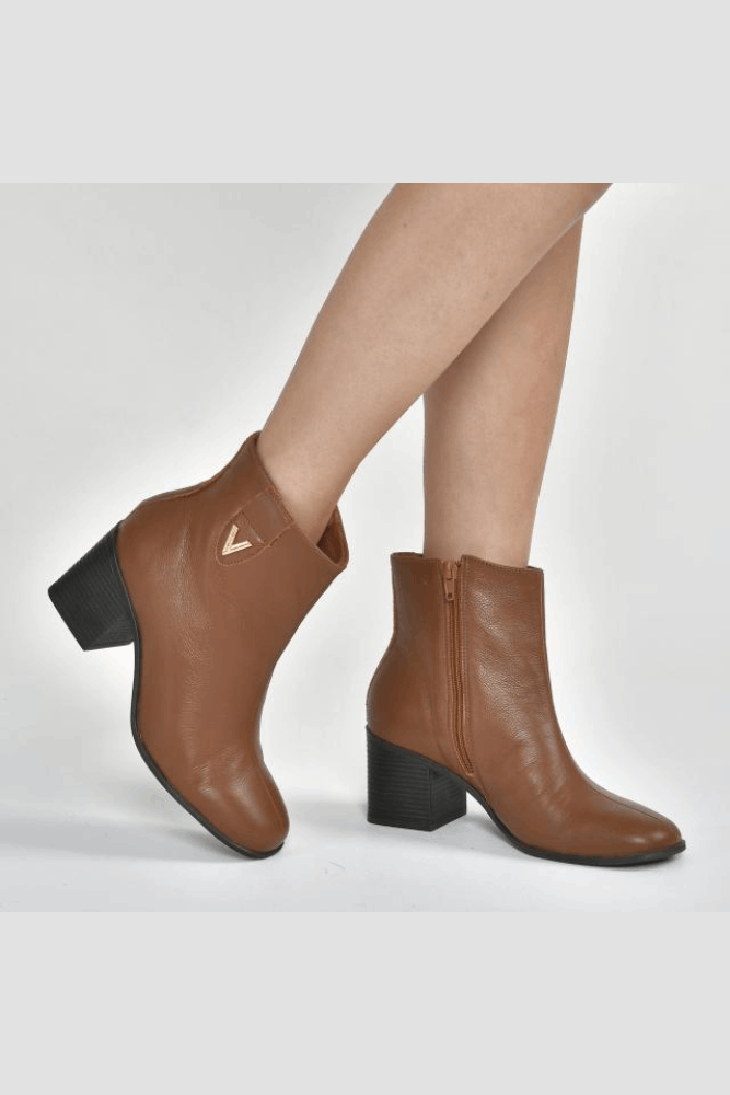 Bota-Ankle-Boot-Via-Marte-Cano-Baixo-Feminina-Couro-224-002-01-Caramelo
