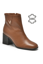 Bota-Ankle-Boot-Via-Marte-Cano-Baixo-Feminina-Couro-224-002-01-Caramelo