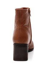 Bota-Ankle-Boot-Via-Marte-224-002-01-Caramelo