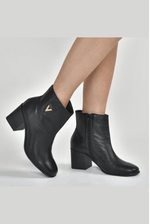Bota-Ankle-Boot-Via-Marte-Cano-Baixo-Feminina-Couro-224-002-01-Preto