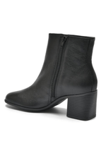 Bota-Ankle-Boot-Via-Marte-Cano-Baixo-Feminina-Couro-224-002-01-Preto