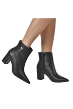 Bota-Via-Marte-Social-Feminina-Cano-Baixo-Em-Couro-236-003-01-Preto