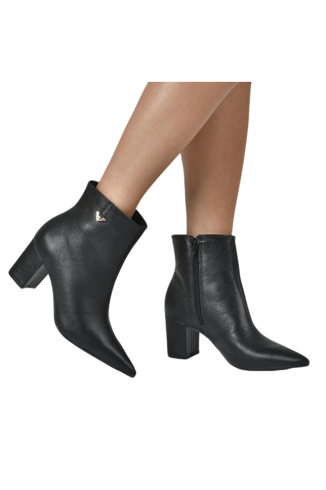 Bota-Via-Marte-Social-Feminina-Cano-Baixo-Em-Couro-236-003-01-Preto