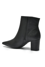 Bota-Via-Marte-Social-Feminina-Cano-Baixo-Em-Couro-236-003-01-Preto